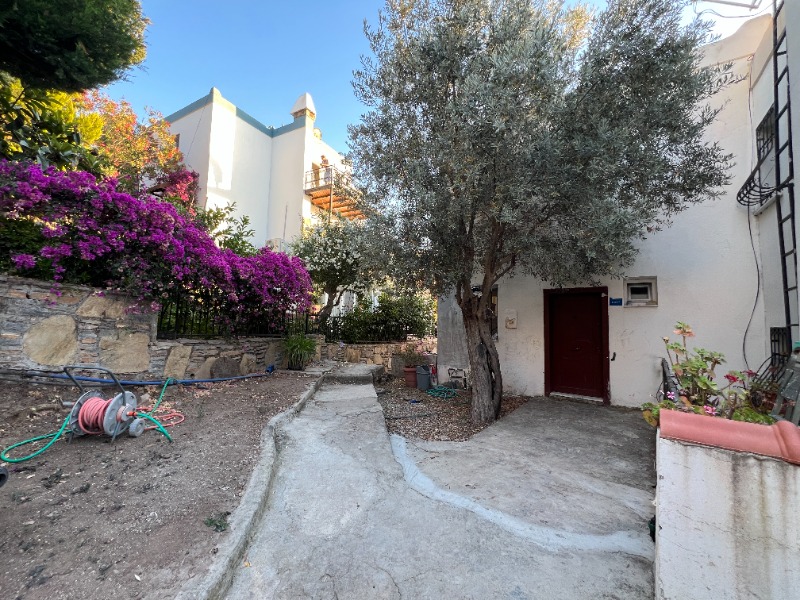 BODRUM YALIKAVAK SPORKENT SİTESİNDE EŞSİZ KONUMDA SATILIK VİLLA