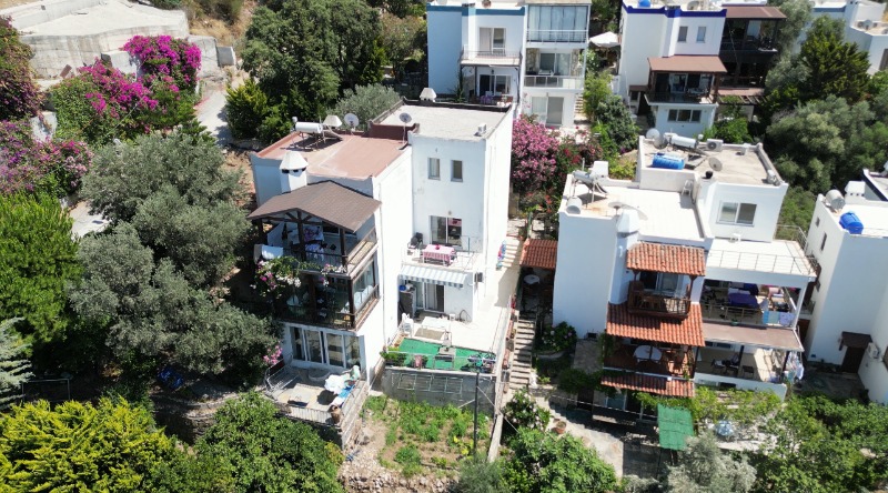 BODRUM YALIKAVAK SPORKENT SİTESİNDE EŞSİZ KONUMDA SATILIK VİLLA