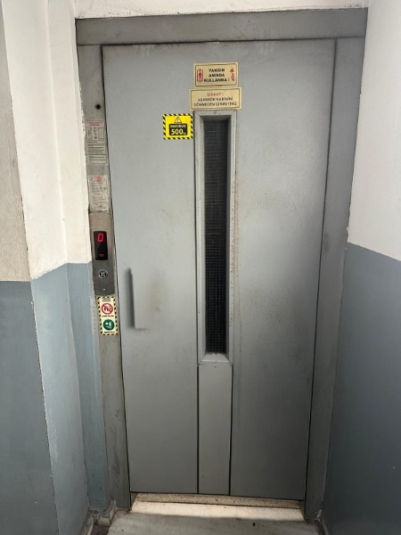 BAHÇELİEVLER -SOĞANLI'DA KİRALIK 450 M2 İŞ YERİ