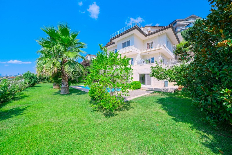 TEK YETKİLİ REMAX7TEPE'DEN ACARKENT'TE ORMAN MANZARALI  SATILIK VİLLA 
