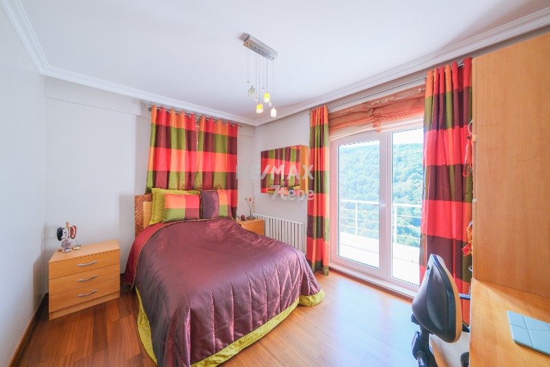 TEK YETKİLİ REMAX7TEPE'DEN ACARKENT'TE ORMAN MANZARALI  SATILIK VİLLA 