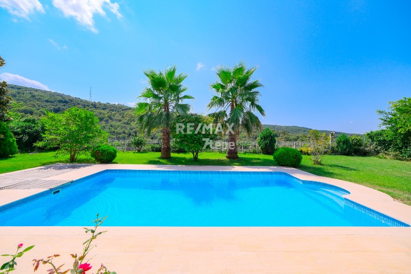 TEK YETKİLİ REMAX7TEPE'DEN ACARKENT'TE ORMAN MANZARALI  SATILIK VİLLA 