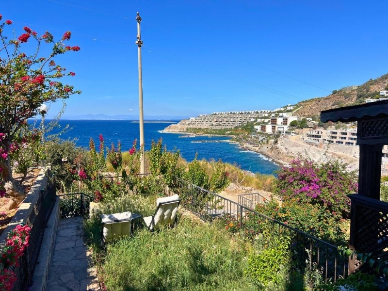 GÜNDOĞAN EGE TATİL SİTESİ ÖN SIRADA DENİZ MANZARALI PLAJLI VİLLA