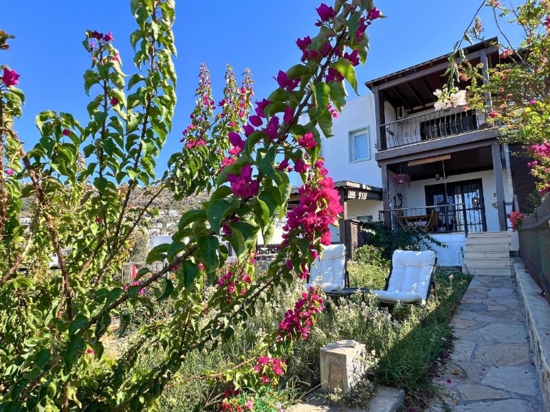 GÜNDOĞAN EGE TATİL SİTESİ ÖN SIRADA DENİZ MANZARALI PLAJLI VİLLA