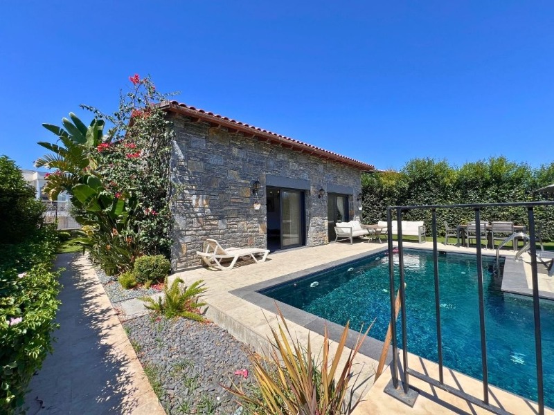 YALIKAVAK MARİNAYA YÜRÜME MESAFESİNDE TEK KAT MÜSTAKİL TAŞ VİLLA