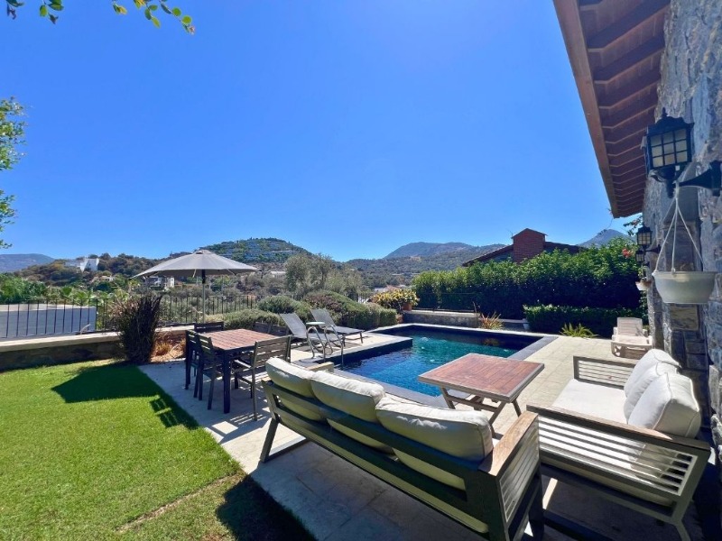 YALIKAVAK MARİNAYA YÜRÜME MESAFESİNDE TEK KAT MÜSTAKİL TAŞ VİLLA