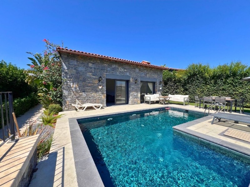 YALIKAVAK MARİNAYA YÜRÜME MESAFESİNDE TEK KAT MÜSTAKİL TAŞ VİLLA