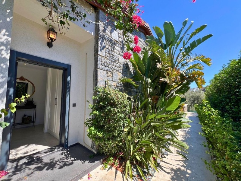 YALIKAVAK MARİNAYA YÜRÜME MESAFESİNDE TEK KAT MÜSTAKİL TAŞ VİLLA