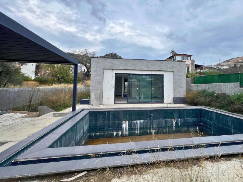 YALIKAVAK MERKEZ 600 M2 ARSA PAYLI MÜSTAKİL HAVUZLU 6+1 VİLLA