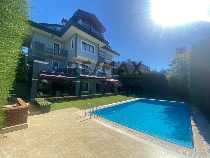 Tek Yetkili Remax 7Tepe’den Acarkent’te Kiralık Bakımlı C Tipi Villa 