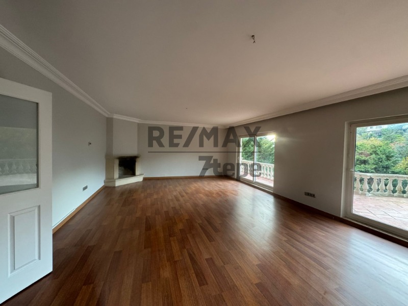 ACARKENT SİTESİNDE BAHÇE KULLANIMLI KIRALIK ÇATI TRIPLEKS