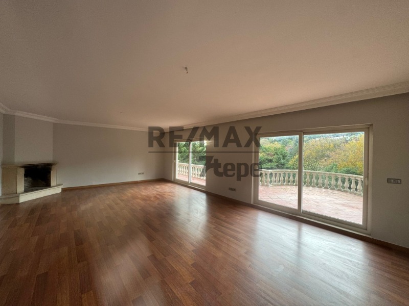 ACARKENT SİTESİNDE BAHÇE KULLANIMLI KIRALIK ÇATI TRIPLEKS