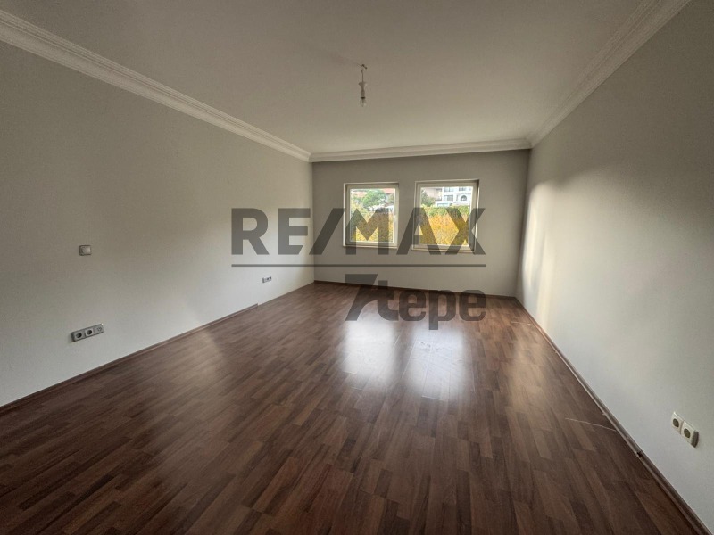 ACARKENT SİTESİNDE BAHÇE KULLANIMLI KIRALIK ÇATI TRIPLEKS