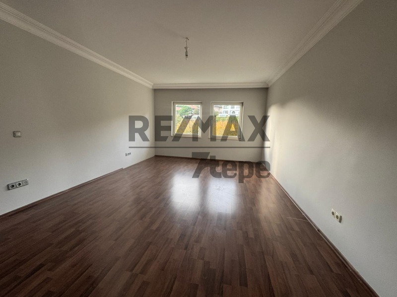 ACARKENT SİTESİNDE BAHÇE KULLANIMLI KIRALIK ÇATI TRIPLEKS