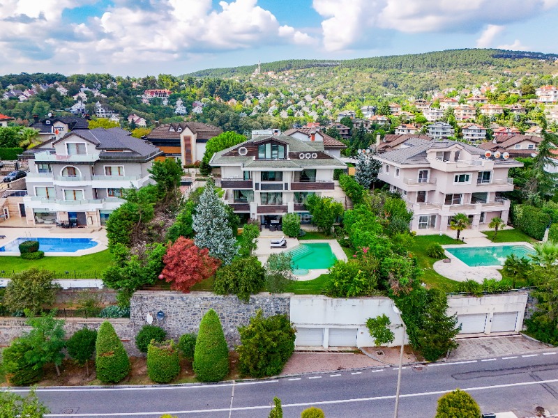 REMAX7TEPE'DEN ACARKENT'iN EN PRESTiJLi SOKAĞINDA SATILIK ViLLA