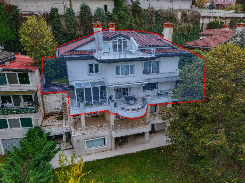 REMAX7TEPE'DEN ACARKENT'TE BAHÇE KULLANIMLI ÇATI TRİPLEKS VİLLA