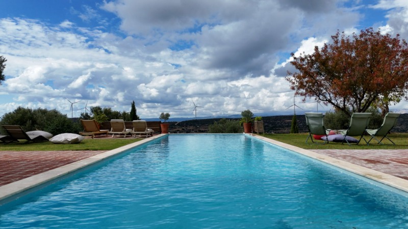 ÇEŞME OVACIK'TA 6.528 M2 İÇERİSİNDE 7+3 ÖZEL VİLLA.