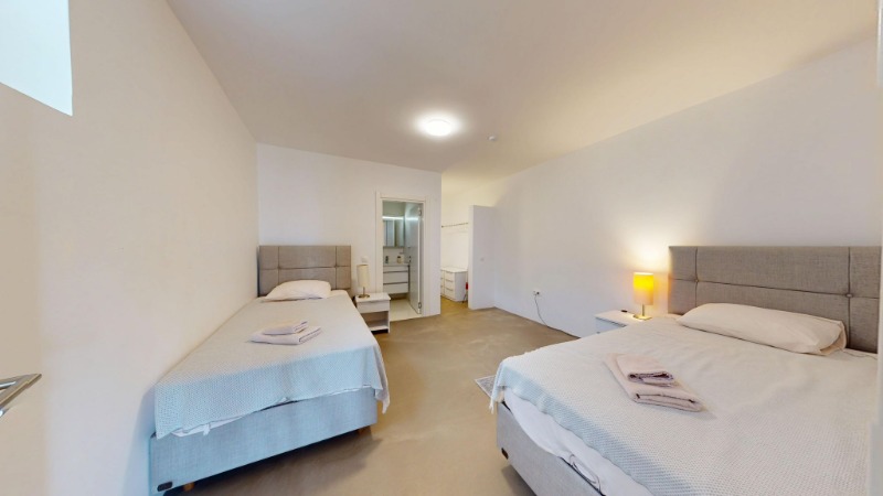 ÇEŞME OVACIK'TA 6.528 M2 İÇERİSİNDE 7+3 ÖZEL VİLLA.