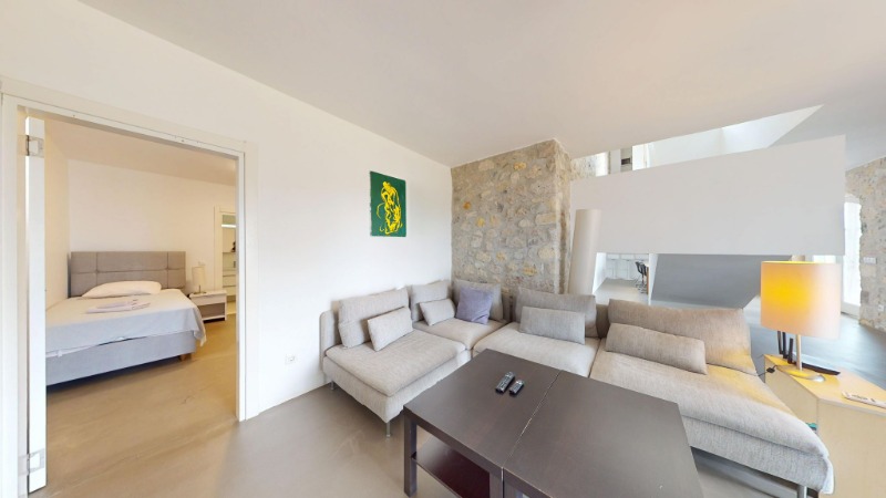 ÇEŞME OVACIK'TA 6.528 M2 İÇERİSİNDE 7+3 ÖZEL VİLLA.