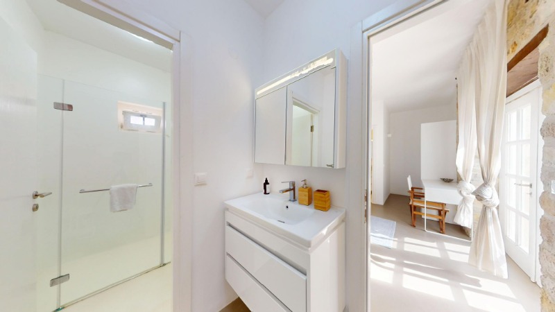 ÇEŞME OVACIK'TA 6.528 M2 İÇERİSİNDE 7+3 ÖZEL VİLLA.