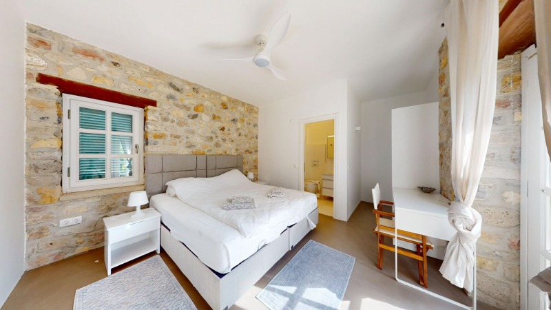 ÇEŞME OVACIK'TA 6.528 M2 İÇERİSİNDE 7+3 ÖZEL VİLLA.