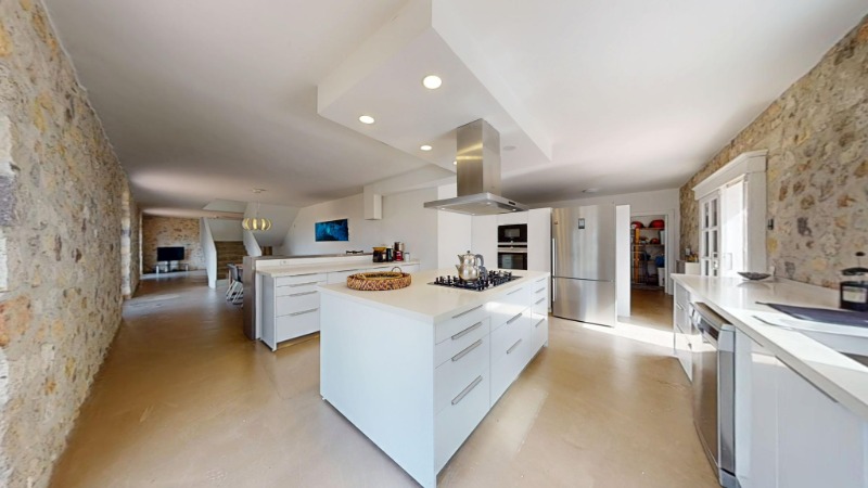 ÇEŞME OVACIK'TA 6.528 M2 İÇERİSİNDE 7+3 ÖZEL VİLLA.