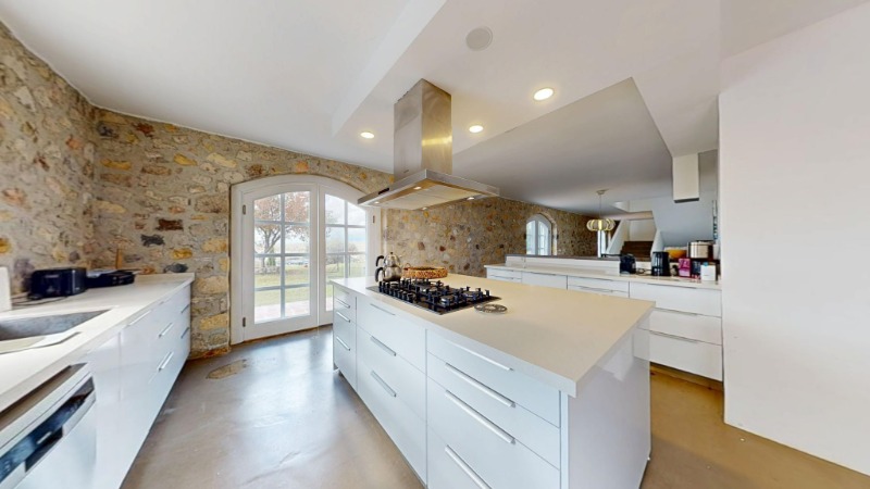 ÇEŞME OVACIK'TA 6.528 M2 İÇERİSİNDE 7+3 ÖZEL VİLLA.