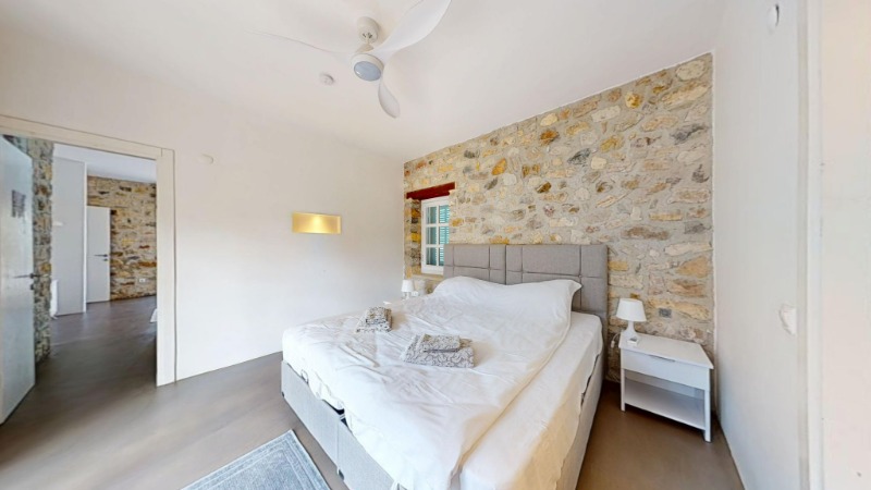 ÇEŞME OVACIK'TA 6.528 M2 İÇERİSİNDE 7+3 ÖZEL VİLLA.