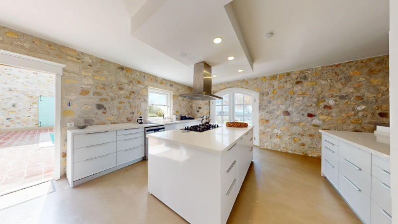 ÇEŞME OVACIK'TA 6.528 M2 İÇERİSİNDE 7+3 ÖZEL VİLLA.