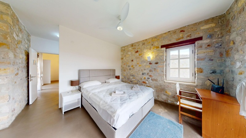 ÇEŞME OVACIK'TA 6.528 M2 İÇERİSİNDE 7+3 ÖZEL VİLLA.