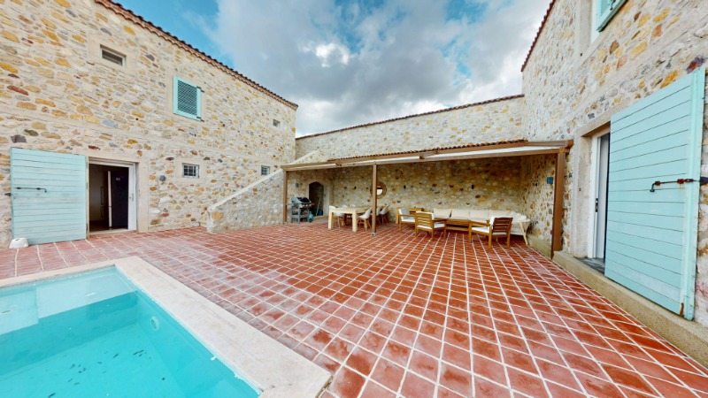 ÇEŞME OVACIK'TA 6.528 M2 İÇERİSİNDE 7+3 ÖZEL VİLLA.