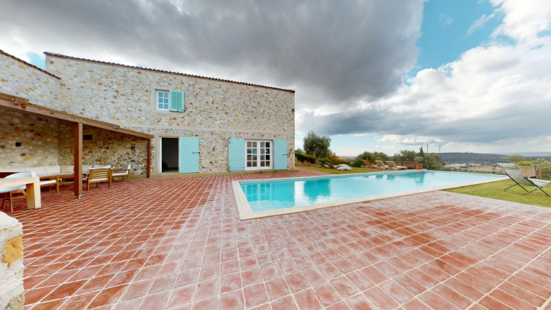 ÇEŞME OVACIK'TA 6.528 M2 İÇERİSİNDE 7+3 ÖZEL VİLLA.