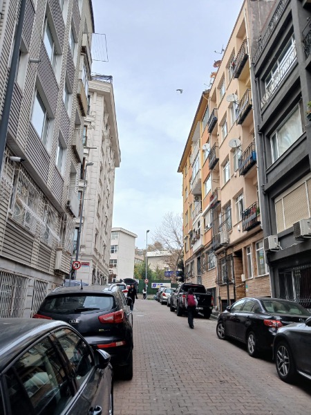 REMAX7TEPEDEN BEŞİKTAŞTA KİRALIK 2+1 DAİRE