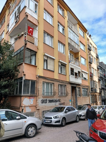 REMAX7TEPEDEN BEŞİKTAŞTA KİRALIK 2+1 DAİRE