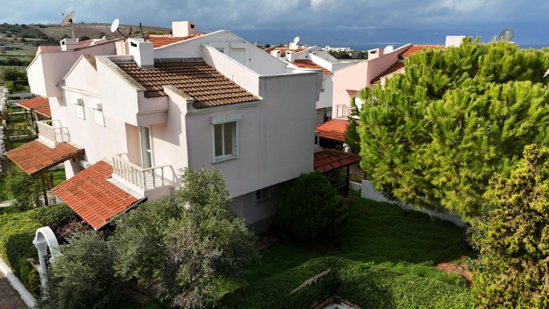 ÇEŞME ALTINKUM'DA SATILIK 3+1 VILLA.