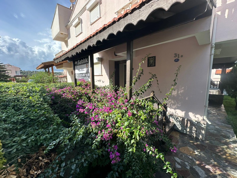 ÇEŞME ALTINKUM'DA SATILIK 3+1 VILLA.