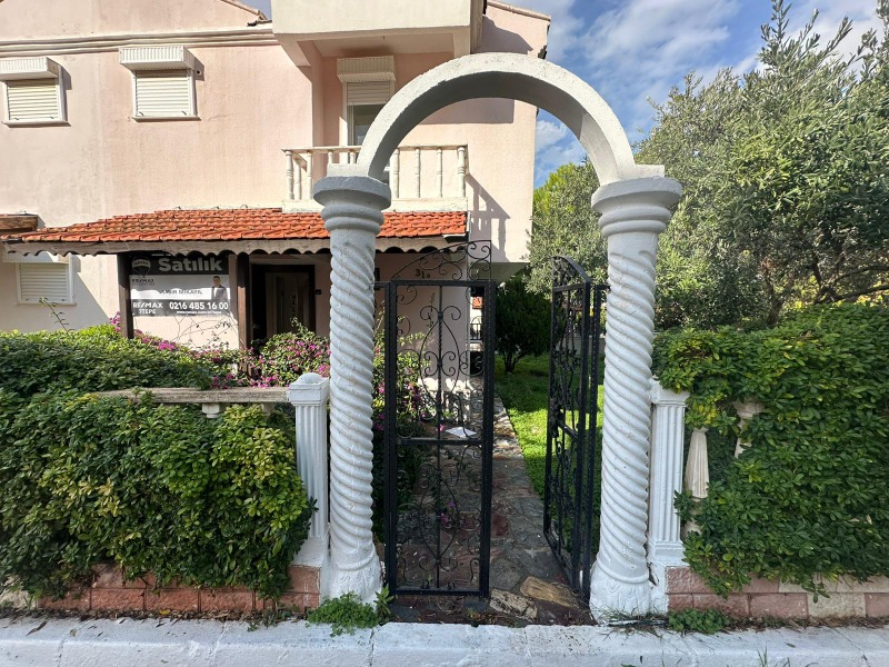 ÇEŞME ALTINKUM'DA SATILIK 3+1 VILLA.