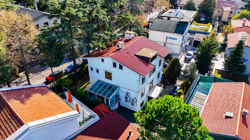 LEVENT KARANFİL SOKAKTA EŞSİZ KONUMDA 650 m² LÜKS MÜSTAKİL VİLLA