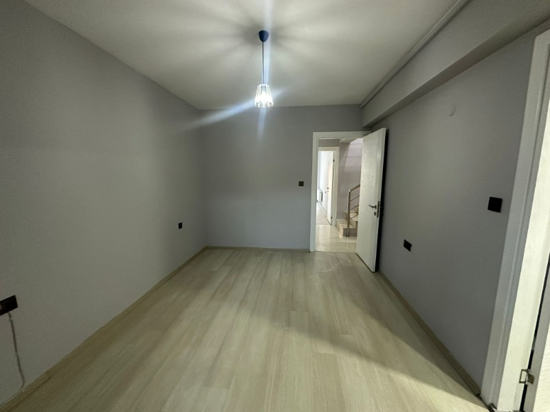  ALI FUAT CEBESOY'DA SATILIK 3+2 BAHÇELI DUBLEKS DAIRE.