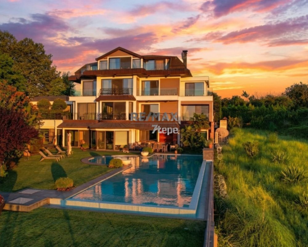 REMAX 7 TEPEDEN ACARKENT SATILIK BOĞAZA HAKİM MALİKANE
