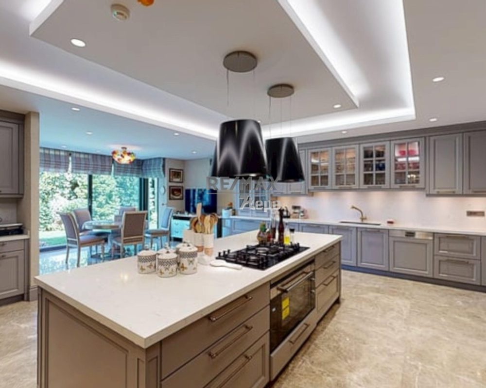 REMAX 7 TEPEDEN ACARKENT SATILIK BOĞAZA HAKİM MALİKANE
