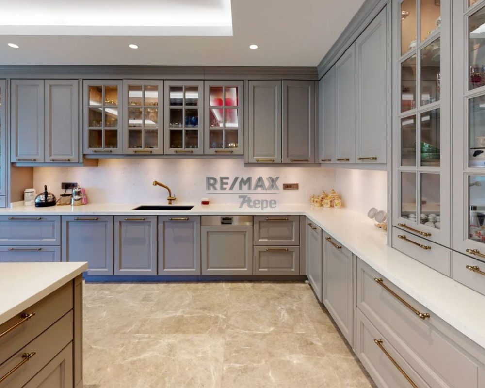REMAX 7 TEPEDEN ACARKENT SATILIK BOĞAZA HAKİM MALİKANE