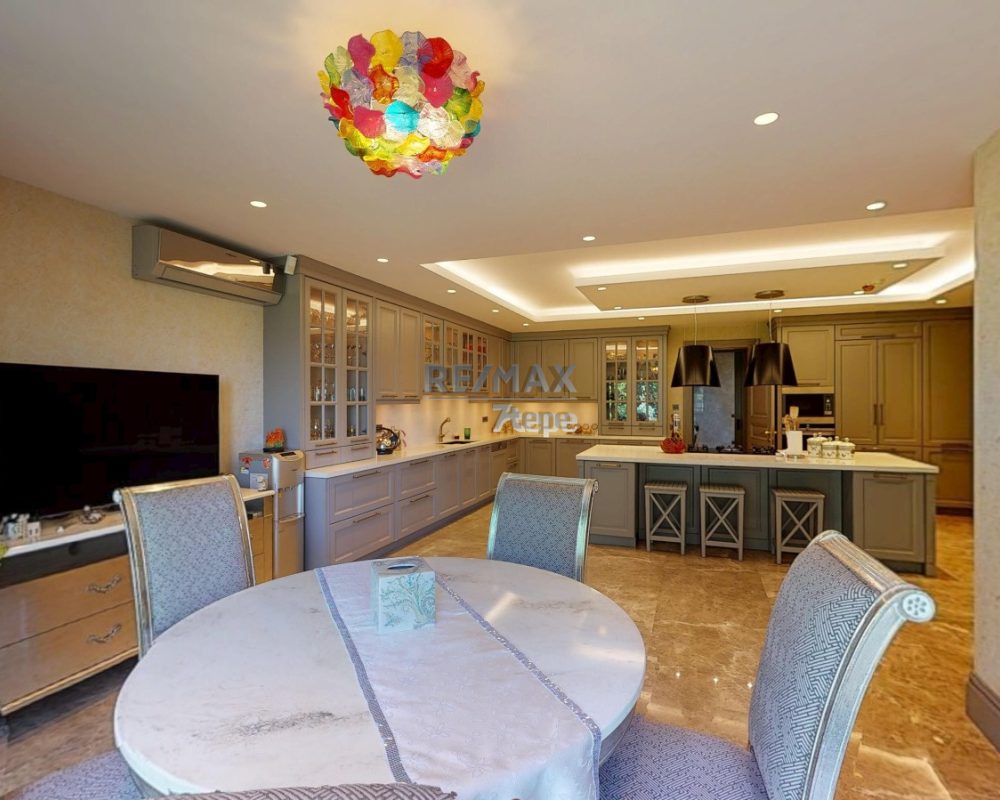 REMAX 7 TEPEDEN ACARKENT SATILIK BOĞAZA HAKİM MALİKANE