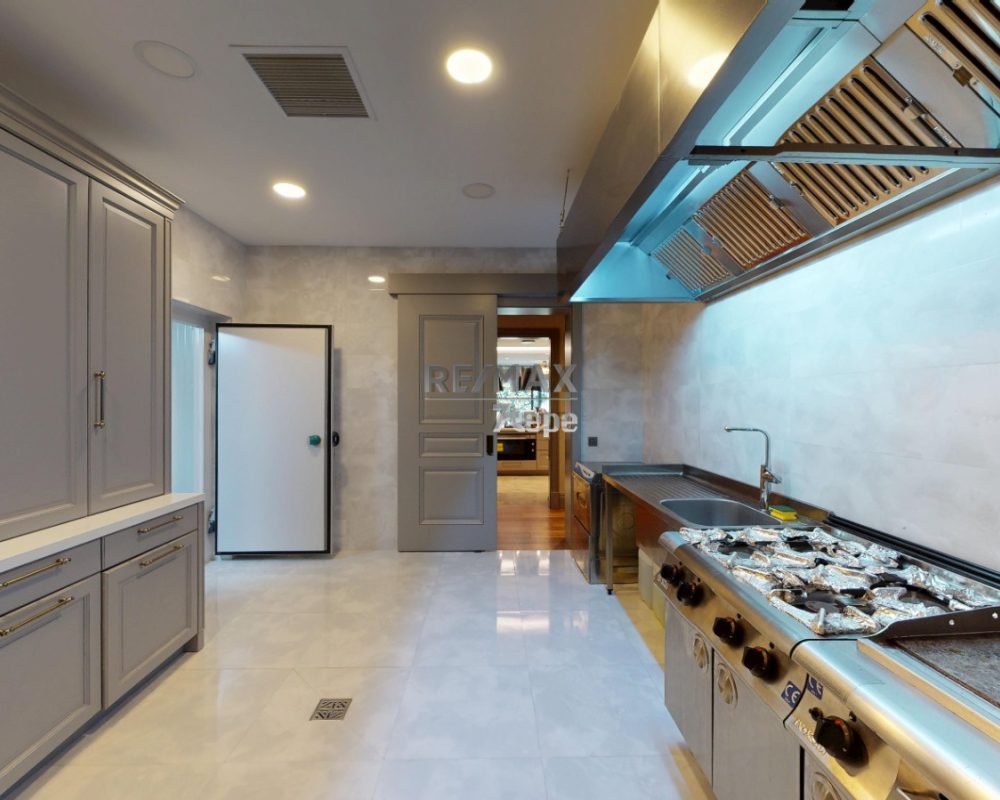 REMAX 7 TEPEDEN ACARKENT SATILIK BOĞAZA HAKİM MALİKANE