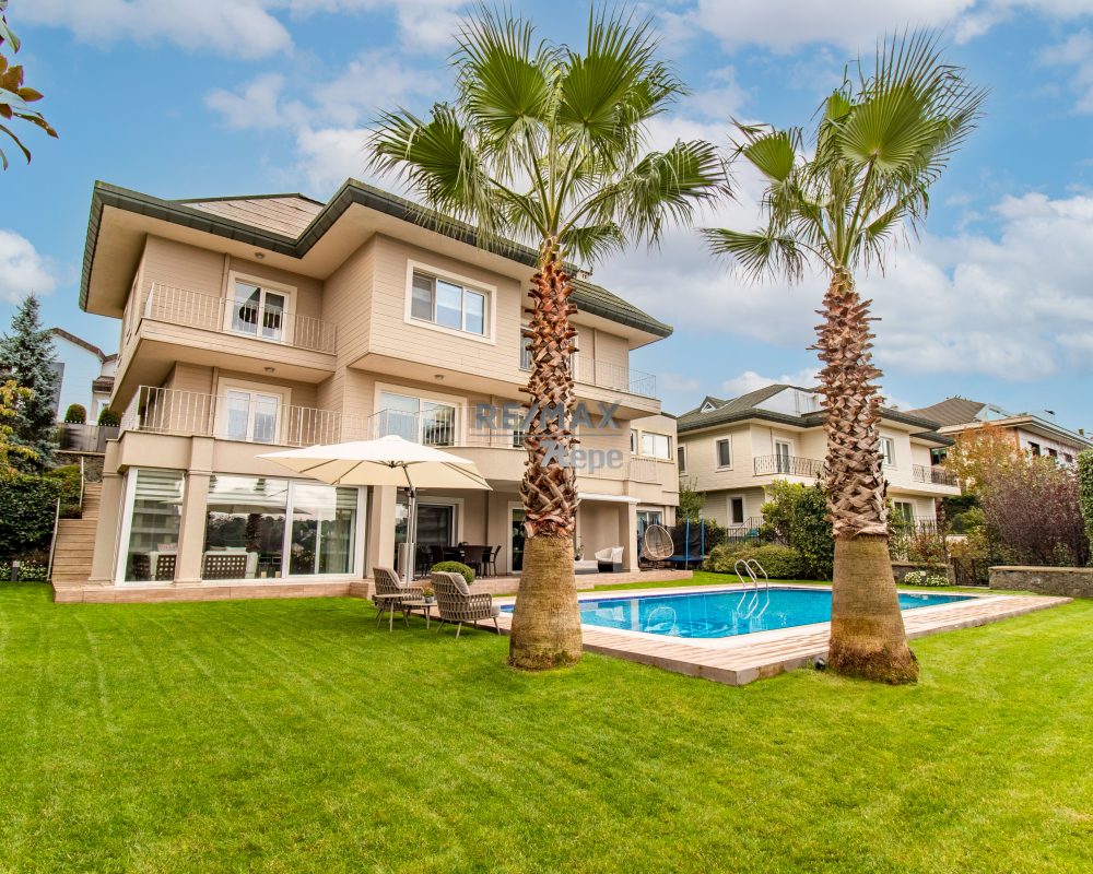 REMAX 7TEPE'DEN YÜKSEK KONUM VE NEZİH SOKAKTA SATILIK VİLLA