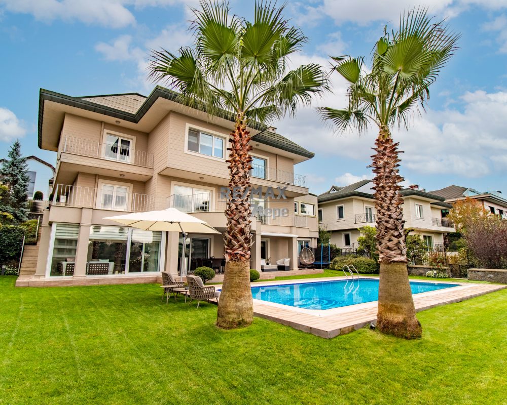 REMAX 7TEPE'DEN YÜKSEK KONUM VE NEZİH SOKAKTA SATILIK VİLLA