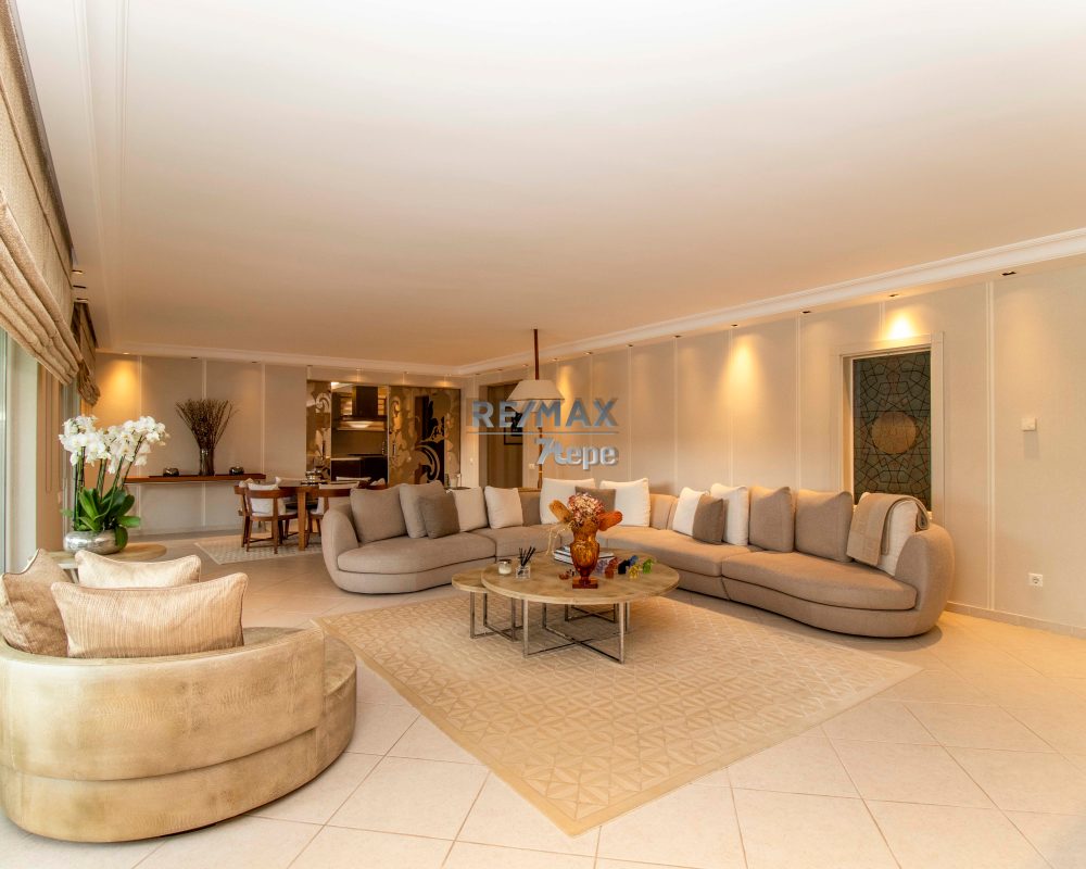 REMAX 7TEPE'DEN YÜKSEK KONUM VE NEZİH SOKAKTA SATILIK VİLLA