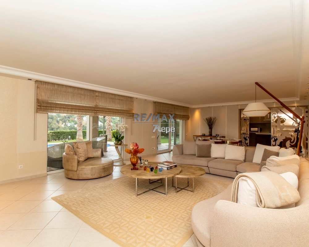 REMAX 7TEPE'DEN YÜKSEK KONUM VE NEZİH SOKAKTA SATILIK VİLLA