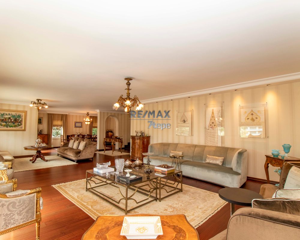 REMAX 7TEPE'DEN YÜKSEK KONUM VE NEZİH SOKAKTA SATILIK VİLLA