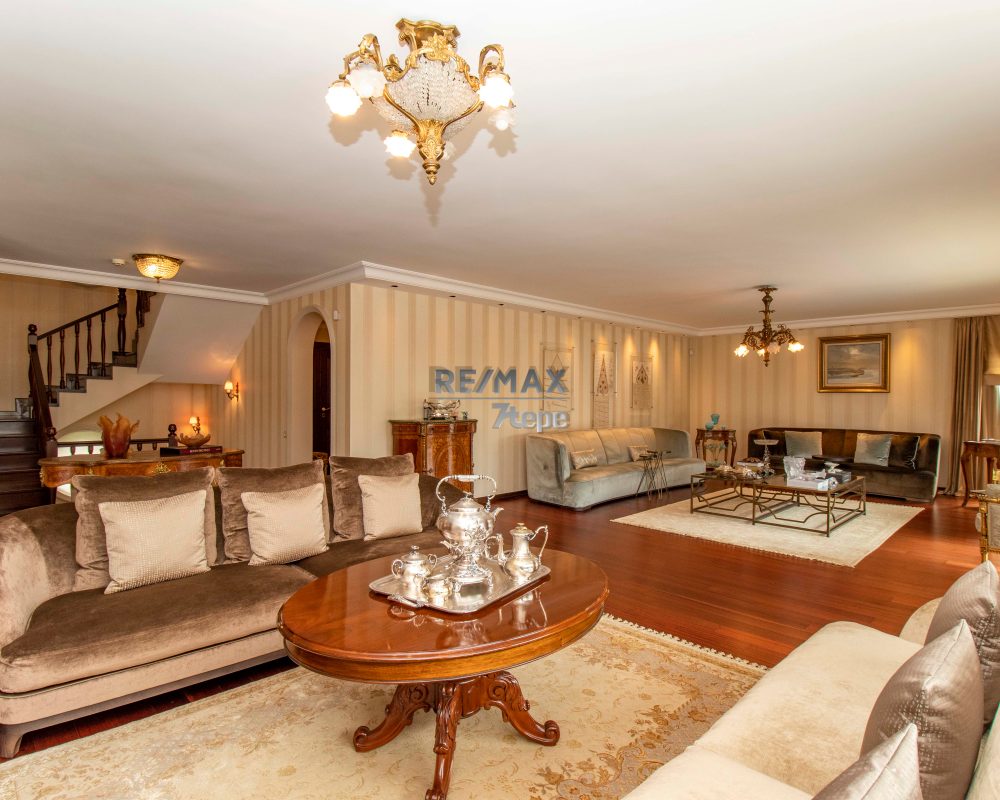 REMAX 7TEPE'DEN YÜKSEK KONUM VE NEZİH SOKAKTA SATILIK VİLLA
